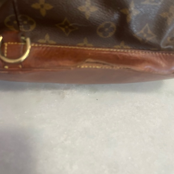 Authentic MONTSOURIS VINTAGE LEATHER BACKPACK in fair condition. See pics - Picture 6 of 6